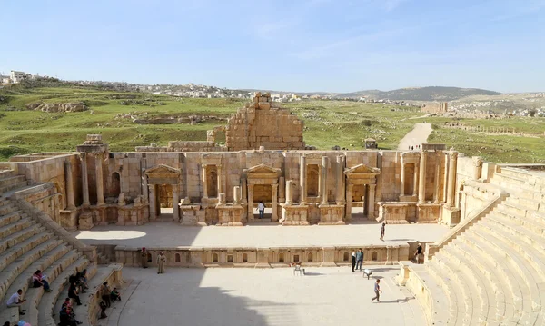 Amfitheater in jerash (gerasa uit de oudheid), de hoofdstad en grootste stad van het gouvernement jerash, jordan — Stockfoto