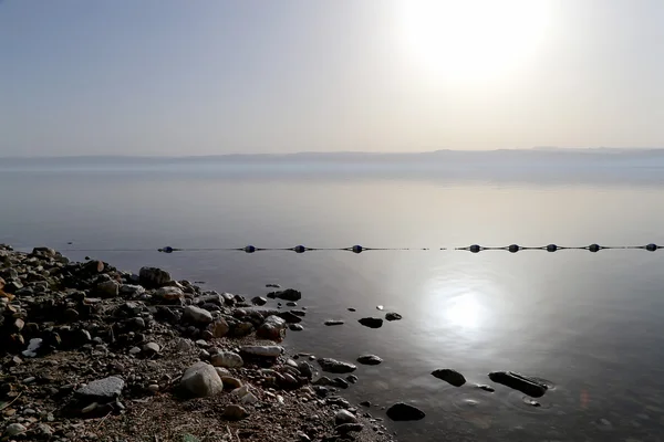 View over the dead sea -- from the Jordan coastline — Stock Photo, Image