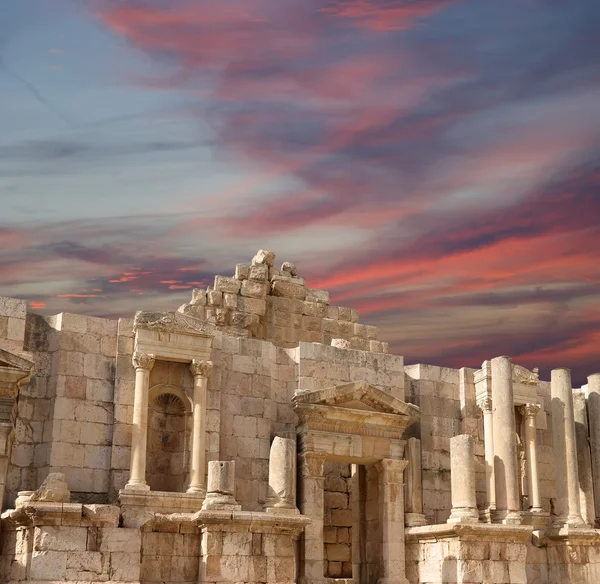 Římské ruiny v jordánské město jerash (gerasa antiky), hlavní a největší město jerash governorate, Jordánsko — Stock fotografie