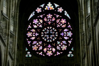 Art Nouveau ressam Alfons Mucha vitray pencere içinde St. Vitus Katedrali, Prague, Çek Cumhuriyeti