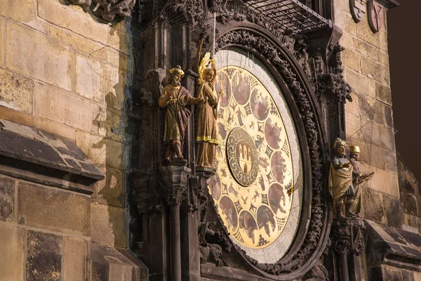 Night view of the medieval astronomical clock in the Old Town square in Prague, Czech republic — Stock Photo, Image