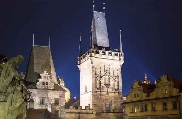 Věž - pohled z Karlova mostu v Praze, Česká republika — Stock fotografie