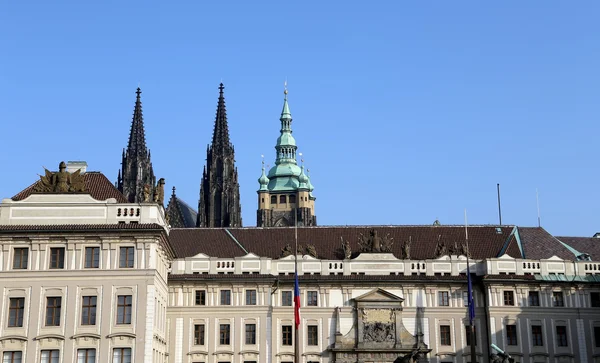 圣维特大教堂 (罗马天主教大教堂) 在布拉格城堡和城堡，捷克共和国 — 图库照片