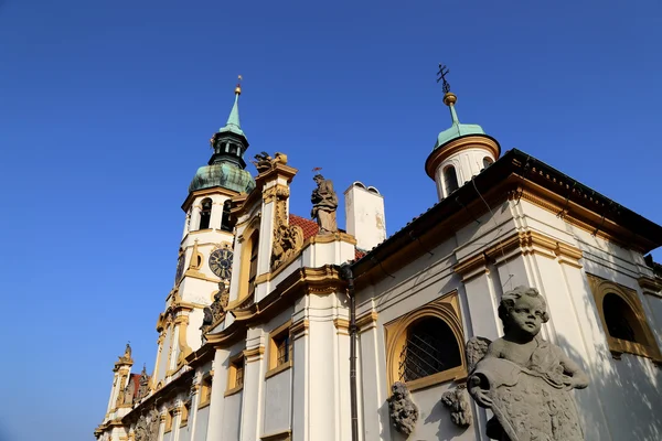 Loreta--een bestemming voor een grote bedevaart in Hradcany, een district van Praag, Tsjechië — Stockfoto