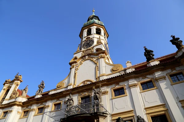 Loreta--en stor kultplats i Hradcany, ett distrikt i Prag, Tjeckien — Stockfoto