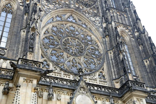 Cathédrale Saint-Vitus (cathédrale catholique romaine) au Château de Prague, République tchèque — Photo