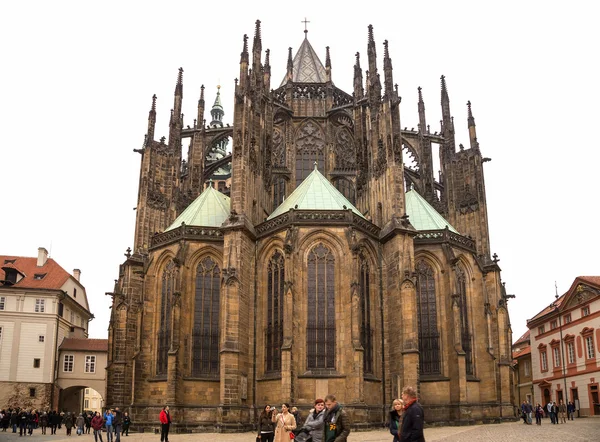 Prague, Tjeckien - 14 November, 2014: St. Vitus Cathedral (romersk-katolska katedralen) i Prag, Tjeckien — Stockfoto