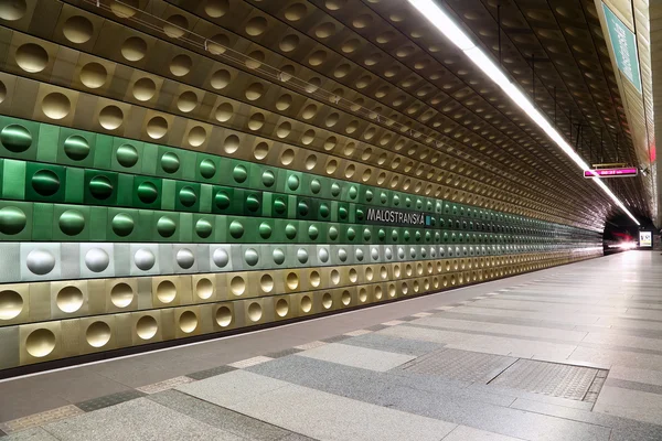 Underjordiska tunnelbanestation, Prag, Tjeckien — Stockfoto