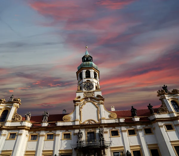 Loreta--en stor kultplats i Hradcany, ett distrikt i Prag, Tjeckien — Stockfoto