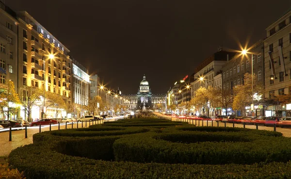 PRAGA, REPUBBLICA CECA - 15 NOVEMBRE 2014: Vista serale di Piazza Venceslao nella Nuova Città di Praga, Repubblica Ceca — Foto Stock