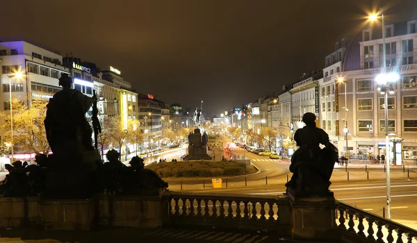 PRAGA, REPUBBLICA CECA - 15 NOVEMBRE 2014: Vista serale di Piazza Venceslao nella Nuova Città di Praga, Repubblica Ceca — Foto Stock