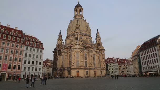 Dresda Frauenkirche (letteralmente Chiesa di Nostra Signora) è una chiesa luterana a Dresda, Germania — Video Stock