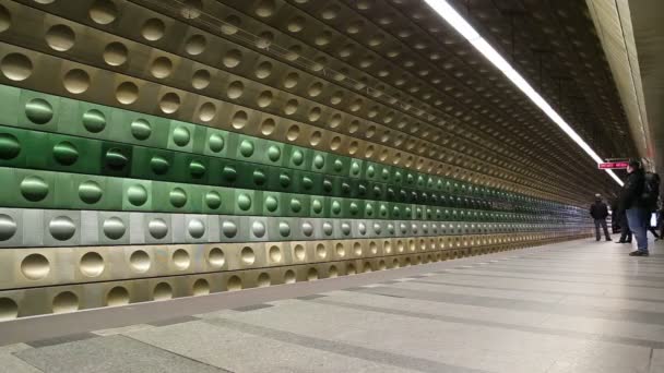 Metro Underground Station, Praga, República Checa — Vídeos de Stock