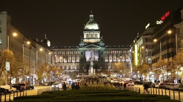 Vista nocturna de la Plaza de Wenceslao en la Ciudad Nueva de Praga, República Checa — Vídeos de Stock