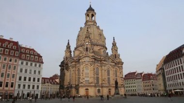 Dresden Frauenkirche (Almanca: Dresden Frauenkirche), Almanya 'nın Dresden şehrinde bulunan Lüteriyen kilisesi.