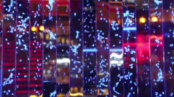 Bulles d'air à monter dans des tubes de couleur étroite 