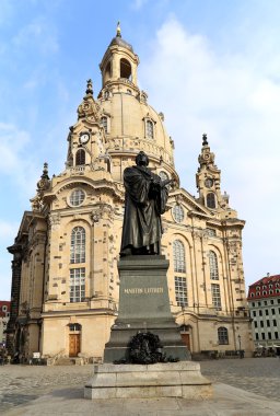 Dresden Frauenkirche (Almanca: Dresden Frauenkirche), Almanya 'nın Dresden şehrinde bulunan Lüteriyen kilisesi.