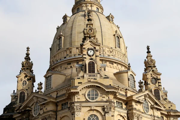 Δρέσδη Frauenkirche (κυριολεκτικά Εκκλησία της Παναγίας) είναι μια Λουθηρανική εκκλησία στη Δρέσδη, Γερμανία — Φωτογραφία Αρχείου