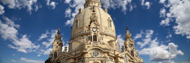 Dresden Frauenkirche (Almanca: Dresden Frauenkirche), Almanya 'nın Dresden şehrinde bulunan Lüteriyen kilisesi.