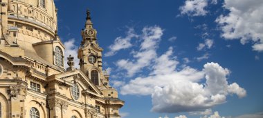 Dresden Frauenkirche (Almanca: Dresden Frauenkirche), Almanya 'nın Dresden şehrinde bulunan Lüteriyen kilisesi.