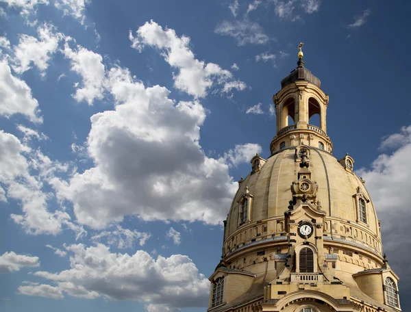 Dresden Frauenkirche är en luthersk kyrka i Dresden, Tyskland. — Stockfoto