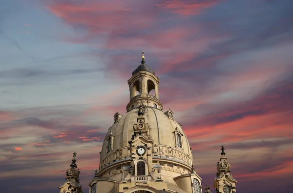 Dresde Frauenkirche (literalmente Iglesia de Nuestra Señora) es una iglesia luterana en Dresde, Alemania. —  Fotos de Stock