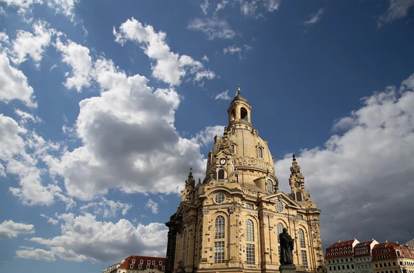 ドレスデン・フラウエンキルシュ（Dresdensd Frauenkirche）は、ドイツのドレスデンにあるルーテル教会。 — ストック写真