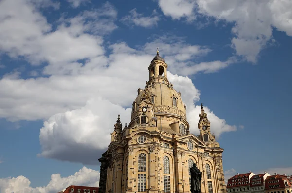 DRESDEN, GERMANIA - 12 NOVEMBRE 2014: Dresda Frauenkirche (letteralmente Chiesa di Nostra Signora) è una chiesa luterana a Dresda, Germania — Foto Stock