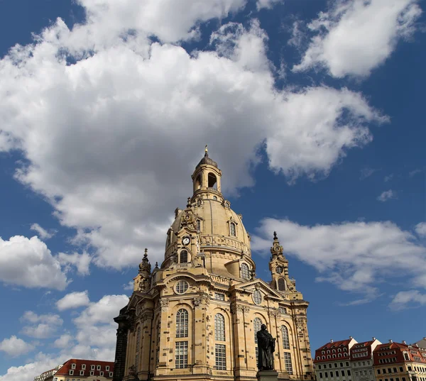 ドレスデン・フラウエンキルシュ（Dresdensd Frauenkirche）は、ドイツのドレスデンにあるルーテル教会。 — ストック写真