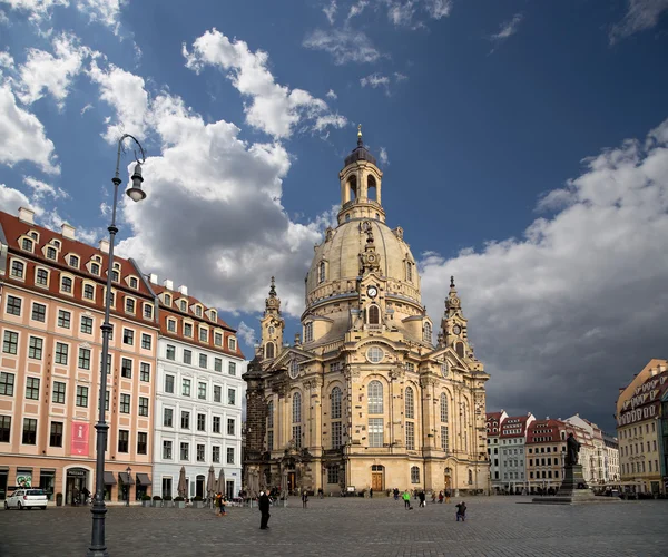 DRESDEN, ALEMANHA - NOVEMBRO 12, 2014: Dresden Frauenkirche (literalmente Igreja de Nossa Senhora) é uma igreja luterana em Dresden, Alemanha — Fotografia de Stock