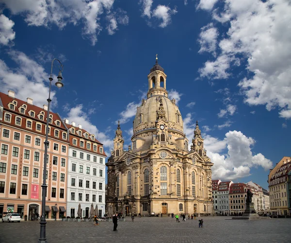 DRESDEN, ALEMANHA - NOVEMBRO 12, 2014: Dresden Frauenkirche (literalmente Igreja de Nossa Senhora) é uma igreja luterana em Dresden, Alemanha — Fotografia de Stock