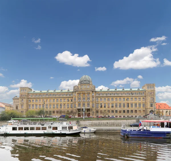 Embankment del río Moldava, día. Praga. República Checa —  Fotos de Stock