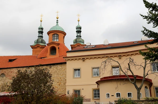 Cathedral of St. Lawrence on Petrin Hill in Prague, Czech Republic — Stock Photo, Image