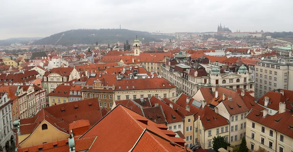 Toits de Prague (quartier de la vieille ville), République tchèque — Photo