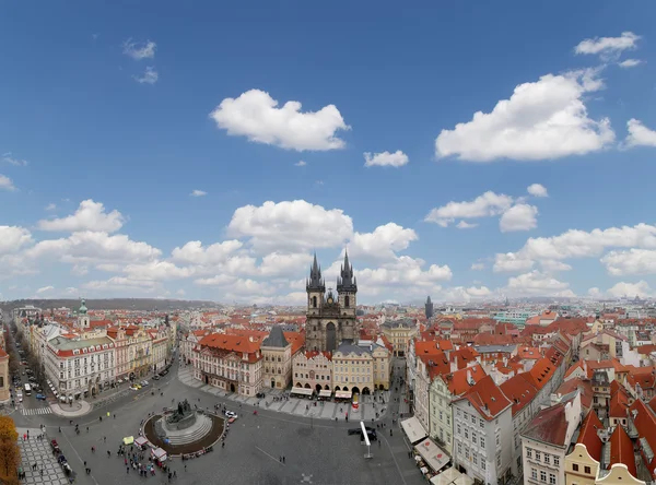 Prague, Çek Cumhuriyeti - 17 Kasım 2014: Prag çatı üstleri (eski şehir bölgesi), Çek Cumhuriyeti — Stok fotoğraf