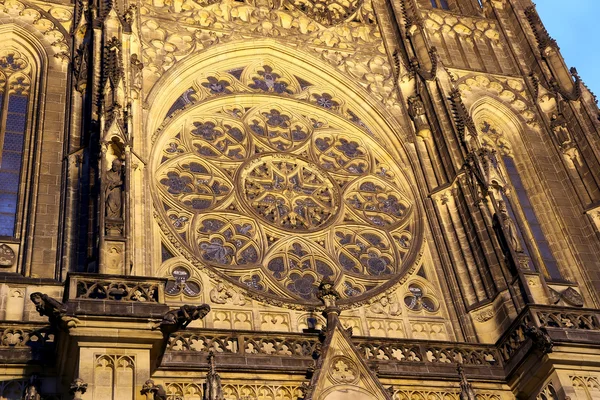 Catedral de San Vito (catedral católica) en el Castillo de Praga, República Checa — Foto de Stock