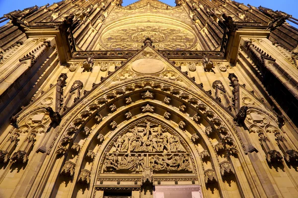 Cathédrale Saint-Vitus (cathédrale catholique romaine) au Château de Prague, République tchèque — Photo