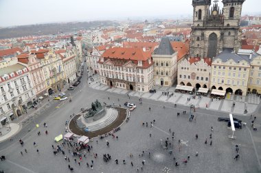Prague, Çek Cumhuriyeti - 17 Kasım 2014: Prag çatı üstleri (eski şehir bölgesi), Çek Cumhuriyeti