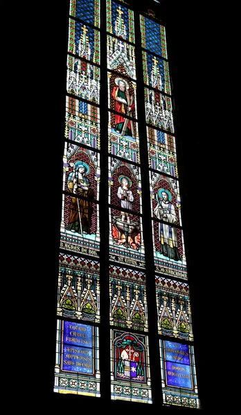 Art Nouveau painter Alfons Mucha Stained Glass window in St. Vitus Cathedral, Prague, Czech Republic — Stock Photo, Image