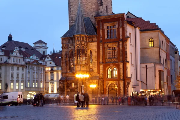PRAGUE, CZECH REPUBLIC-  NOVEMBER 14, 2014:  Old Town City Hall in Prague (Night view), view from Old Town Square, Czech Republic — Stock Photo, Image