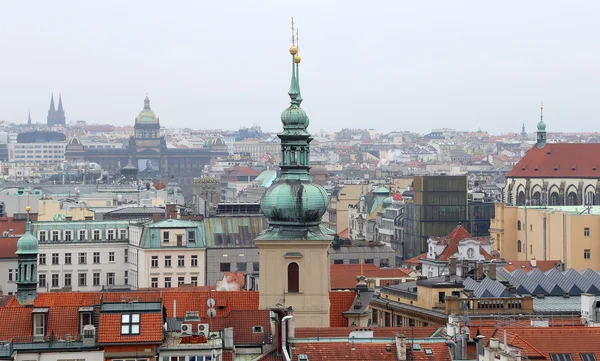 Dachy Pragi (starym mieście), Republika Czeska — Zdjęcie stockowe