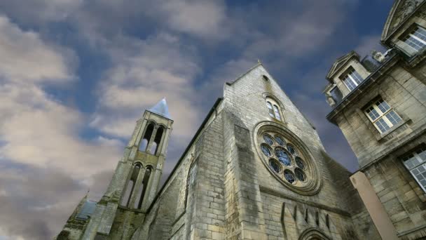 Francia, senlis, picardía, oise- San Vicente Abadía fue fundada en 1065 por la reina Ana de Kiev y confiada a los monjes de Genovefains . — Vídeos de Stock