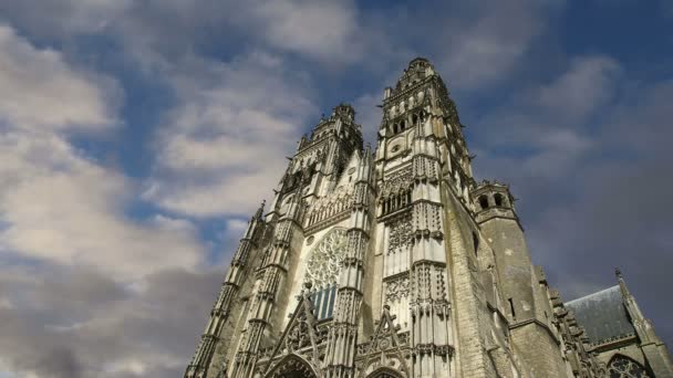 Gotická katedrála saint gatien (postavený v letech 1170 a 1547), tours, Francie — Stock video