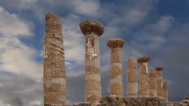 Bir antik Yunan tapınağı, Herakles (V-VI yüzyıl M.ö.), tapınaklar, Agrigento, Sicilya Vadisi kalır.