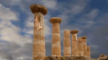 Bir antik Yunan tapınağı, Herakles (V-VI yüzyıl M.ö.), tapınaklar, Agrigento, Sicilya Vadisi kalır.
