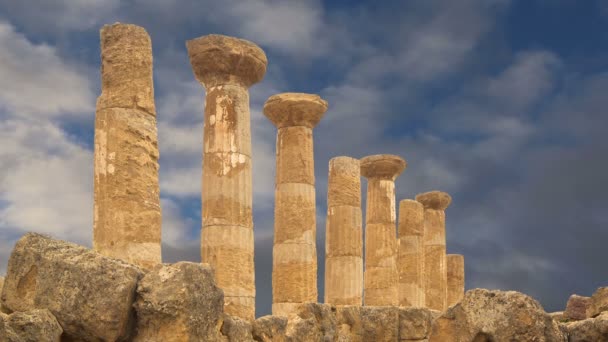 Remains of an ancient Greek temple of Heracles (V-VI century BC), Valley of the Temples, Agrigento, Sicily. — Stock Video