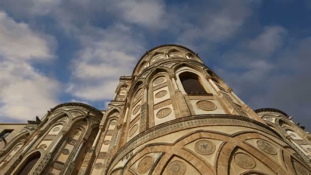 De kathedraal-basiliek van monreale, is een rooms-katholieke kerk in monreale, Sicilië en Zuid-Italië — Stockvideo