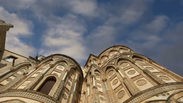 Katedralen-basilikan i monreale, är en romersk-katolska kyrkan i monreale, Sicilien, södra Italien — Stockvideo