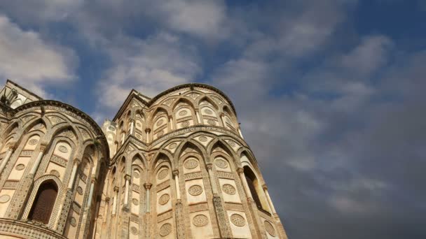 Katedralen-basilikan i monreale, är en romersk-katolska kyrkan i monreale, Sicilien, södra Italien — Stockvideo