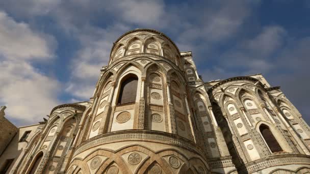 Katedralen-basilikan i monreale, är en romersk-katolska kyrkan i monreale, Sicilien, södra Italien — Stockvideo